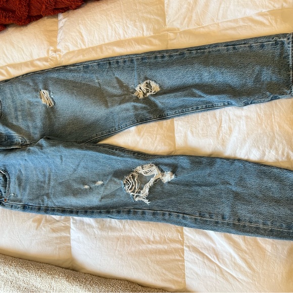 Levi Wedgie Straight Distressed Jean - Picture 4 of 5